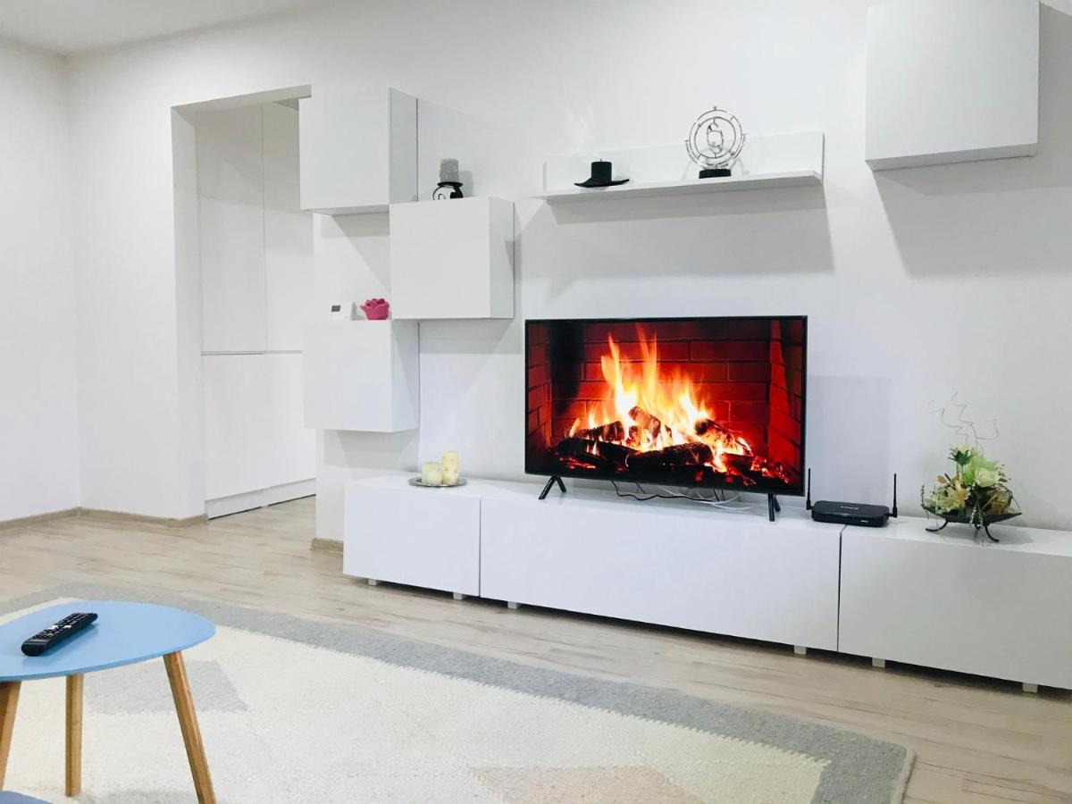 קאריי Comfy Apartment - Free Private Parking,Ac,Wi-Fi מראה חיצוני תמונה