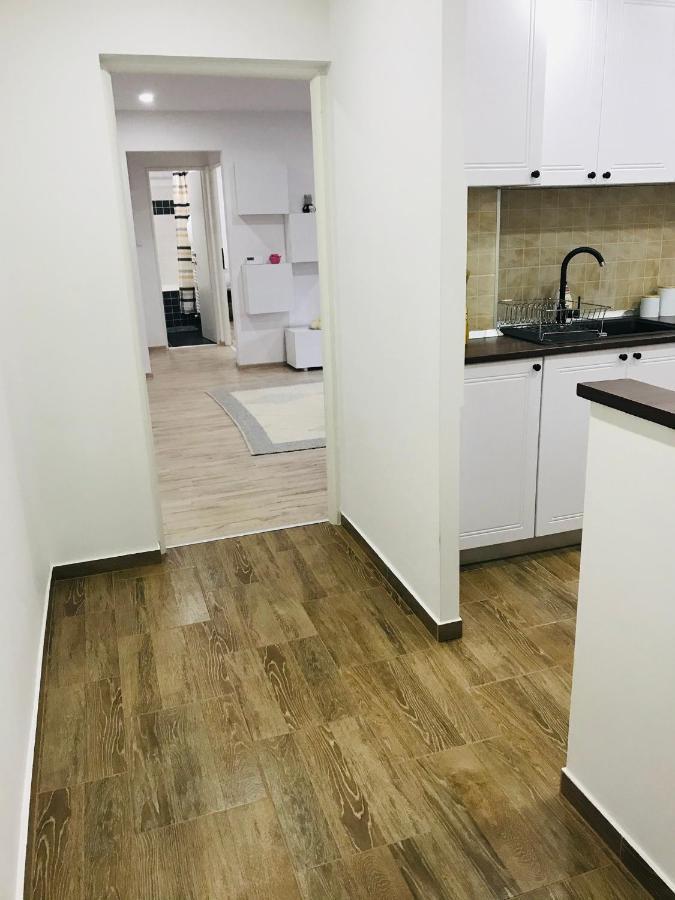 קאריי Comfy Apartment - Free Private Parking,Ac,Wi-Fi מראה חיצוני תמונה