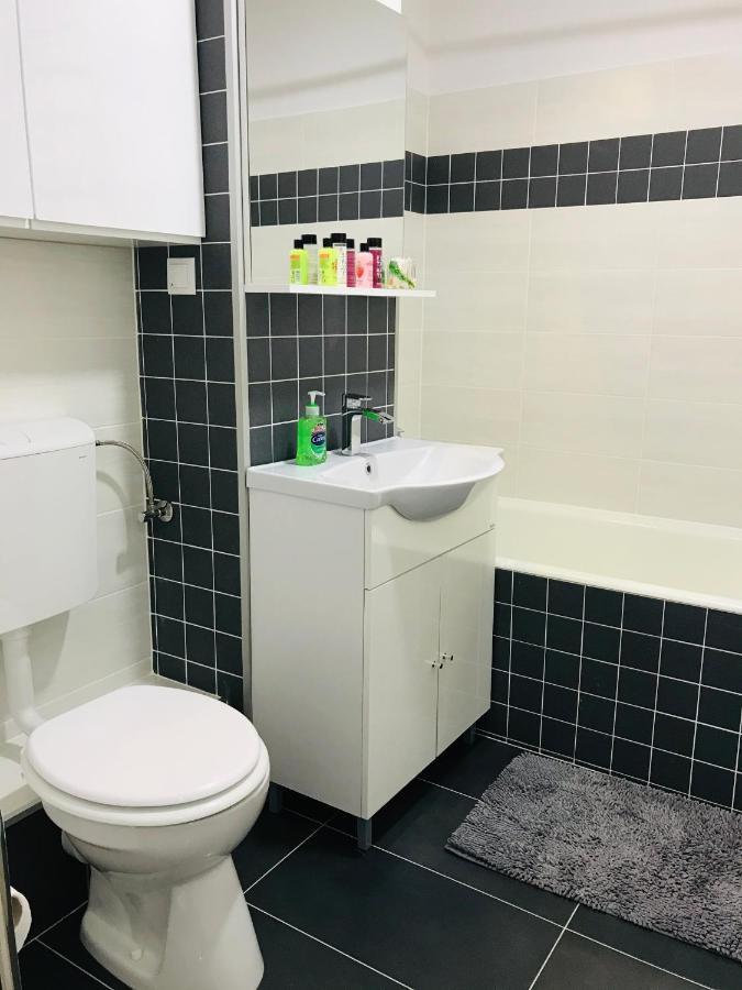 קאריי Comfy Apartment - Free Private Parking,Ac,Wi-Fi מראה חיצוני תמונה