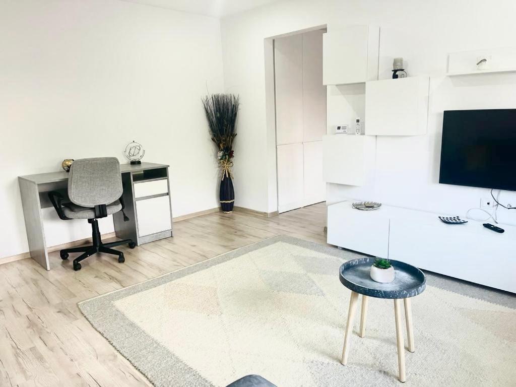 קאריי Comfy Apartment - Free Private Parking,Ac,Wi-Fi מראה חיצוני תמונה